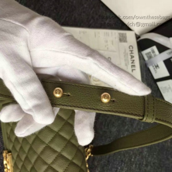 Ch**el quilted caviar medium boy bag green  25 x 14.5 x 8 cm