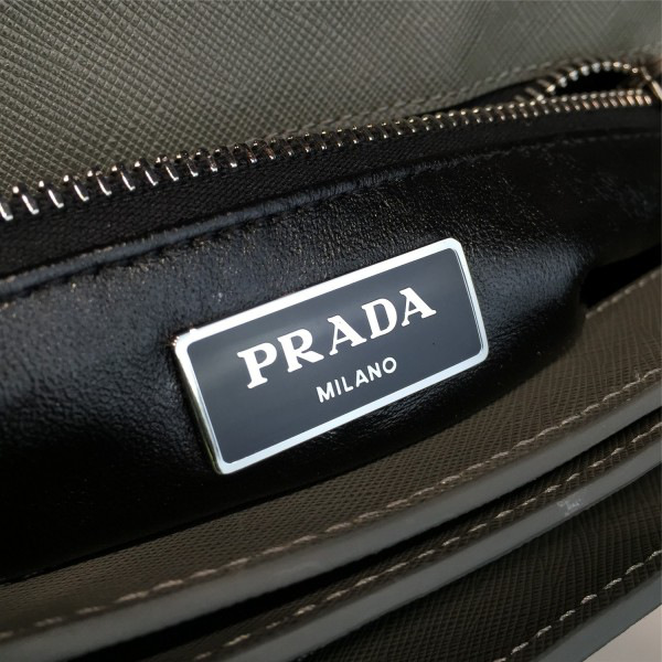 Pra*a metal closure 3912 30.5cm x 4.5cm x 19cm