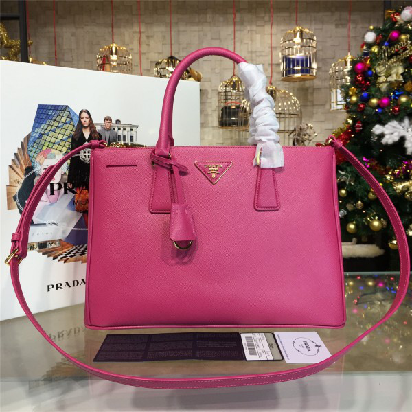 Pra*a shoulder bag 22.5cm x 4cmx 16cm