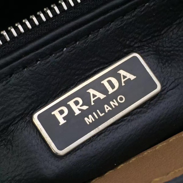 Pra*a arcade bag 22cm x 7cm x 15cm
