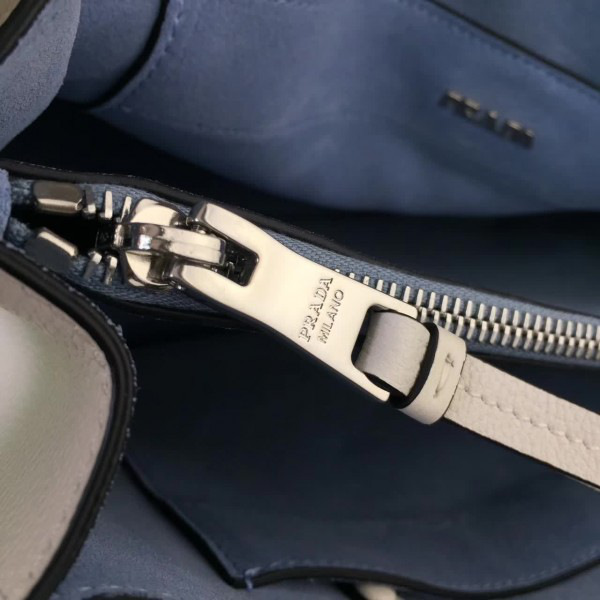 Pra*a cortex shoulder bag z4297 33.5cmx15.5cmx23cm