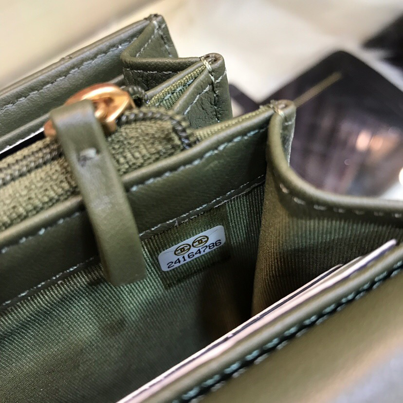 Ch**el long imported deer grain leather v-grain road wallet 80758 green 10.5*19.*3cm