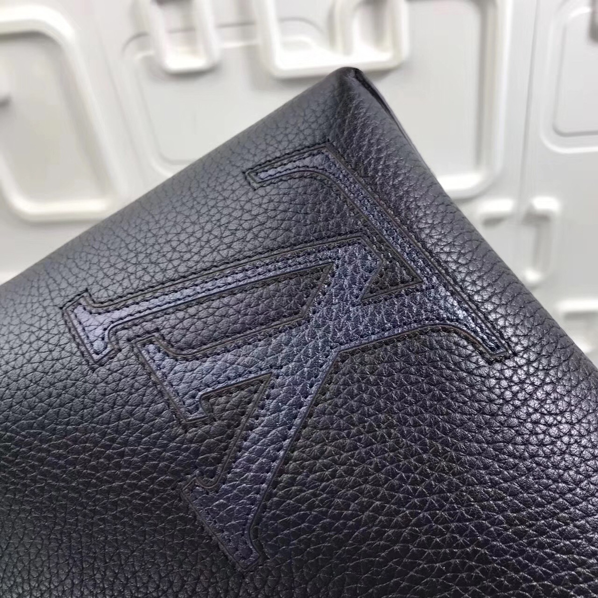 l0vis Vvtt0n m54779 black 44 * 25 * 18cm