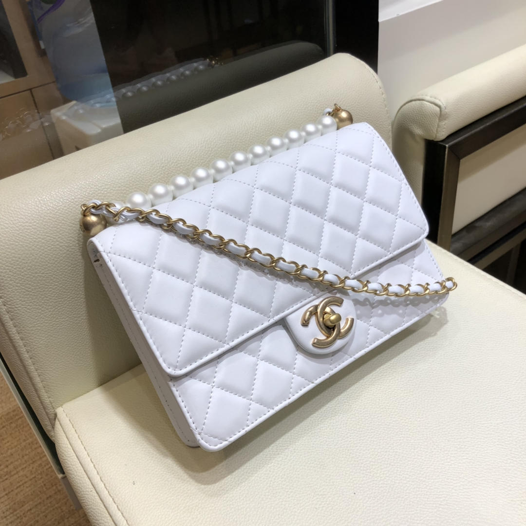 Ch**el classic rhomboid cover bag white 21x4x16