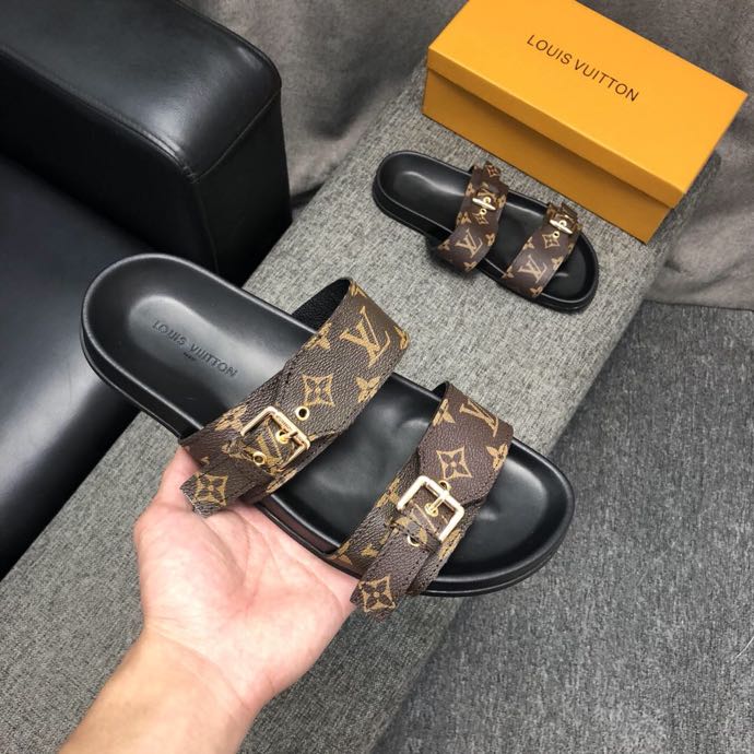 l0vis Vvtt0n sandals