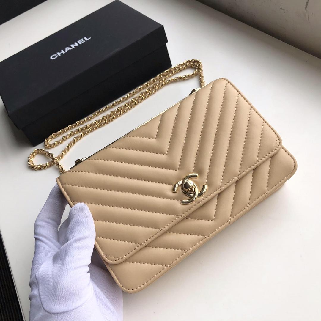 Ch**el lamb skin v-type chain bag yellow  19x13.5x3.5cm