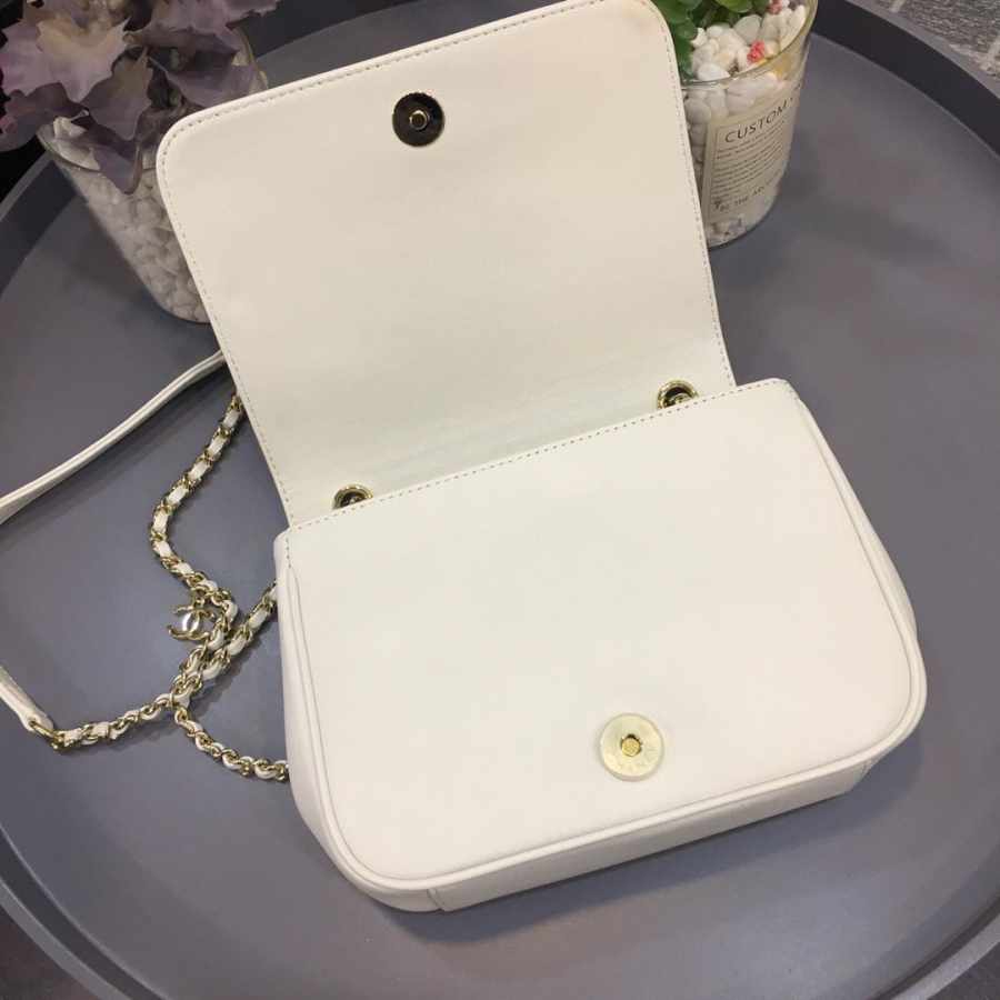 Ch**el new sheepskin small square bag white 18.5x5.5x15cm