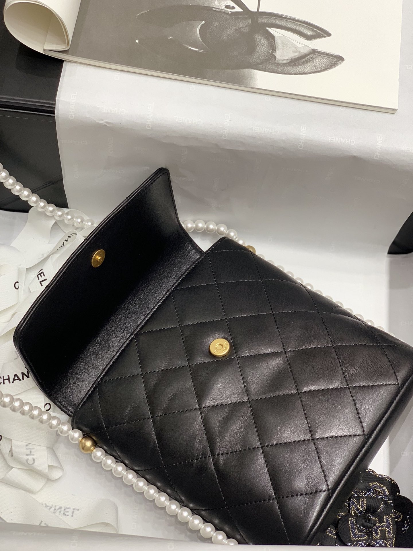 Early spring new series pearl chain bag black