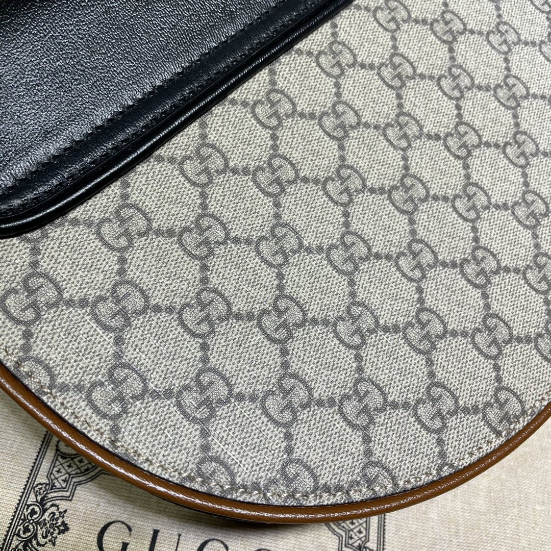 Gvc*1 padlock small shoulder bag 644524 22 x 19.5 x 6.5 cm