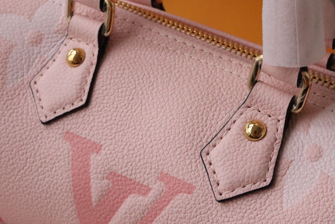 l0vis Vvtt0n papillon bb monogram empreinte leather in rosebud m45707 20 x 10 x 10 cm