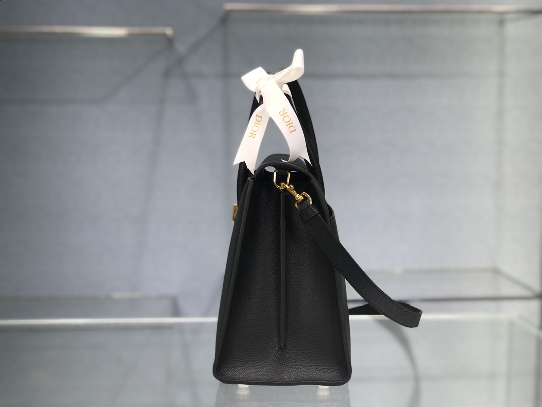 D10r medium st honorÉ tote black grained calfskin m9321umba  25 cm x 19 cm x 12 cm