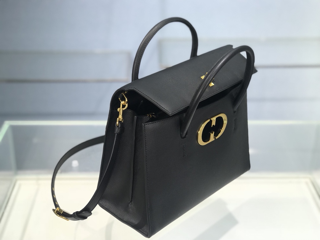D10r medium st honorÉ tote black grained calfskin m9321umba  25 cm x 19 cm x 12 cm