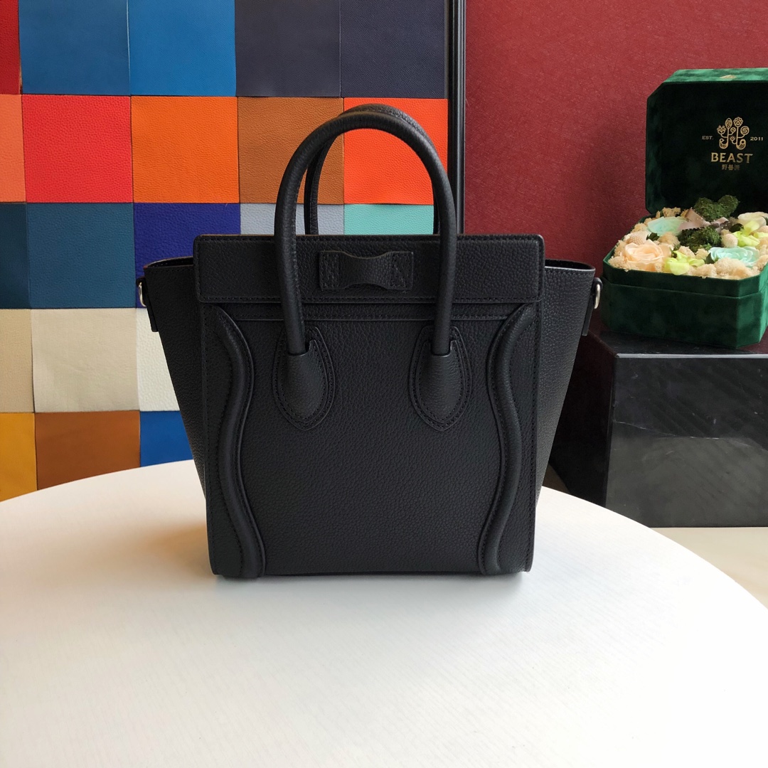 Ce1i*e nano luggage bag in drummed calfskin black 189243dru 20 x 20 x 10 cm