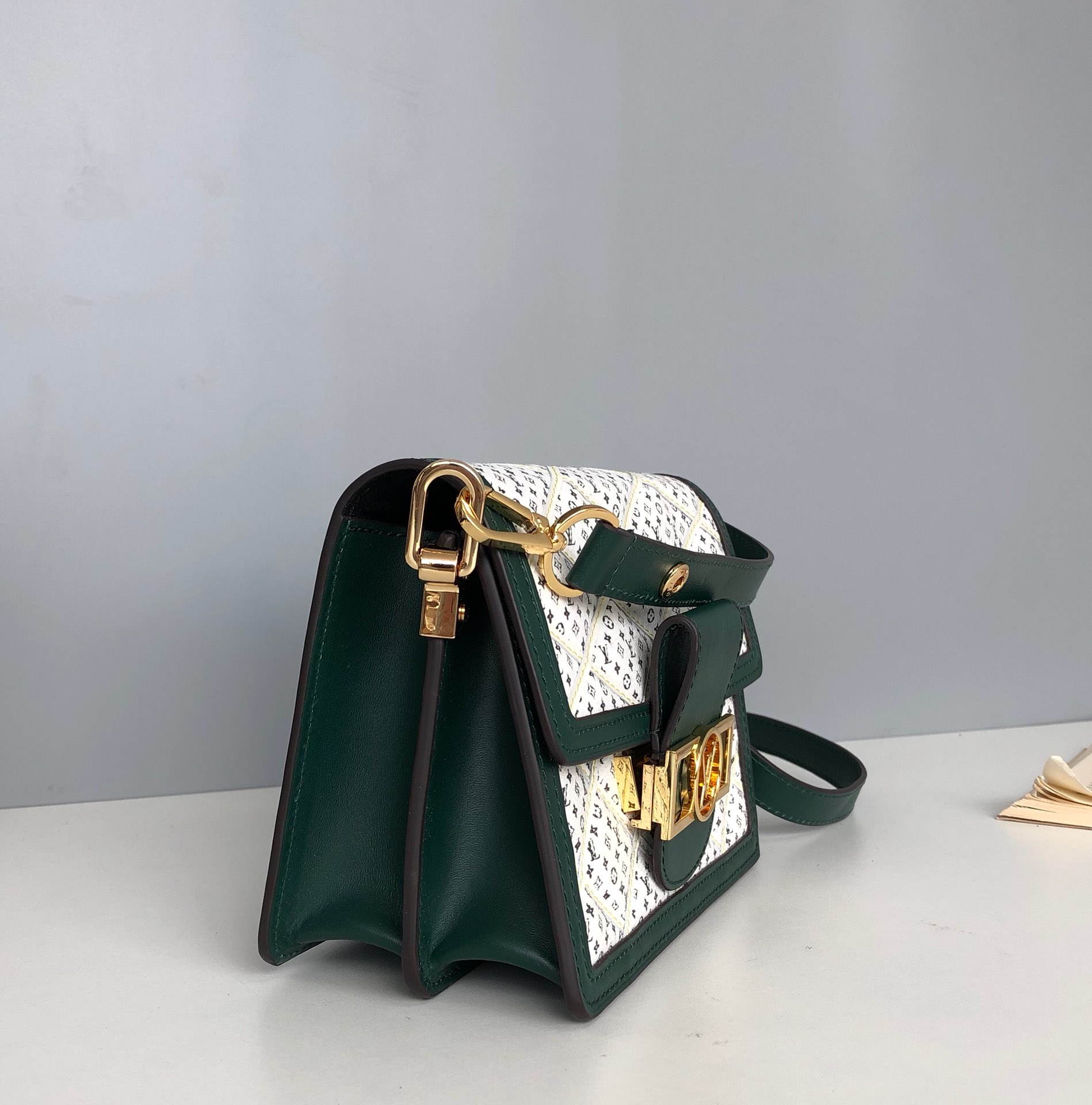 l0vis Vvtt0n monogram mini dauphine green m53996 20.0 x 15.0 x 9.0 cm