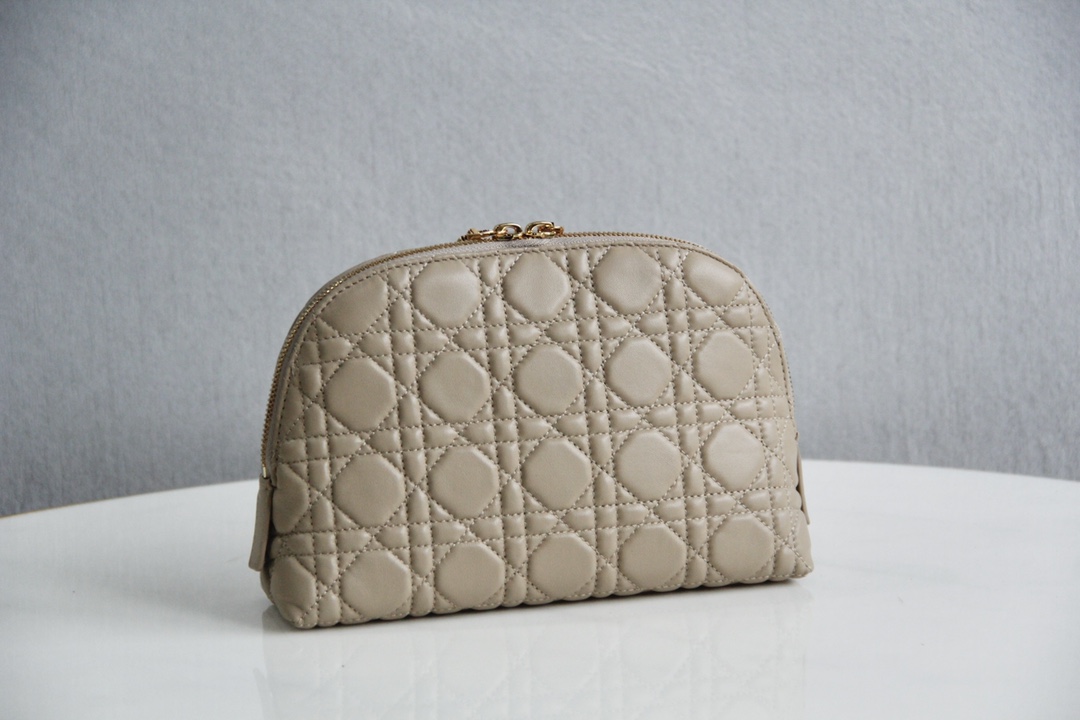 D10r caro beauty pouch beige cannage lambskin 330 23 x 15.5 x 7.5 cm