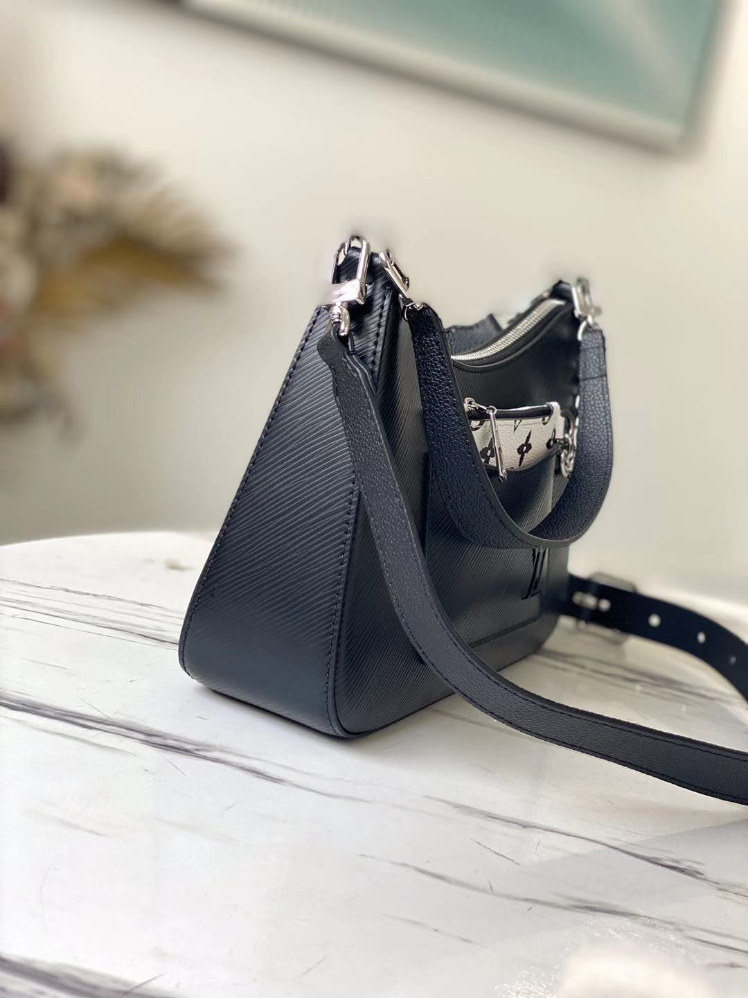 l0vis Vvtt0n marelle epi leather black m80689 25 x 15 x 8 cm