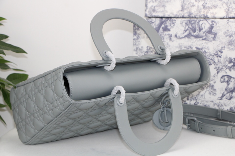 D10r large lady D10r bag gray ultramatte cannage calfskin m0566iloi_m41g 32 x 25 x 11 cm
