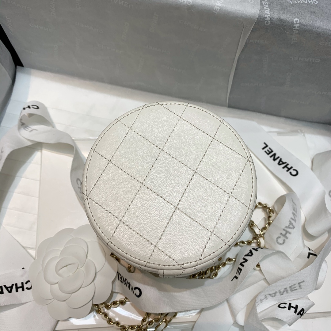 Ch**el small vanity with chain lambskin & gold-tone metal white & black ap2193 9 x 10 x 10 cm