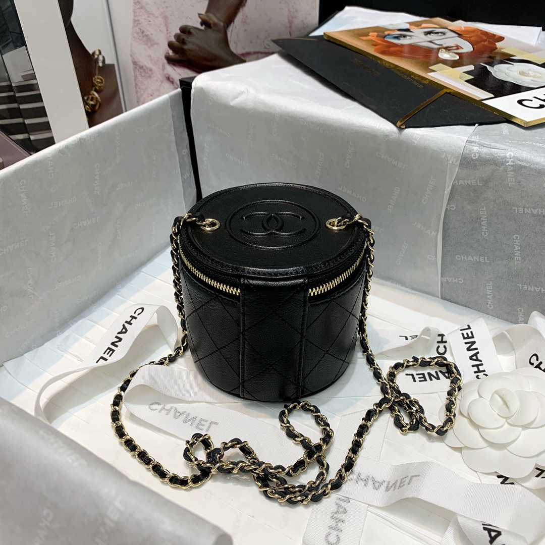 Ch**el small vanity with chain lambskin & gold-tone metal black ap2193 9 x 10 x 10 cm