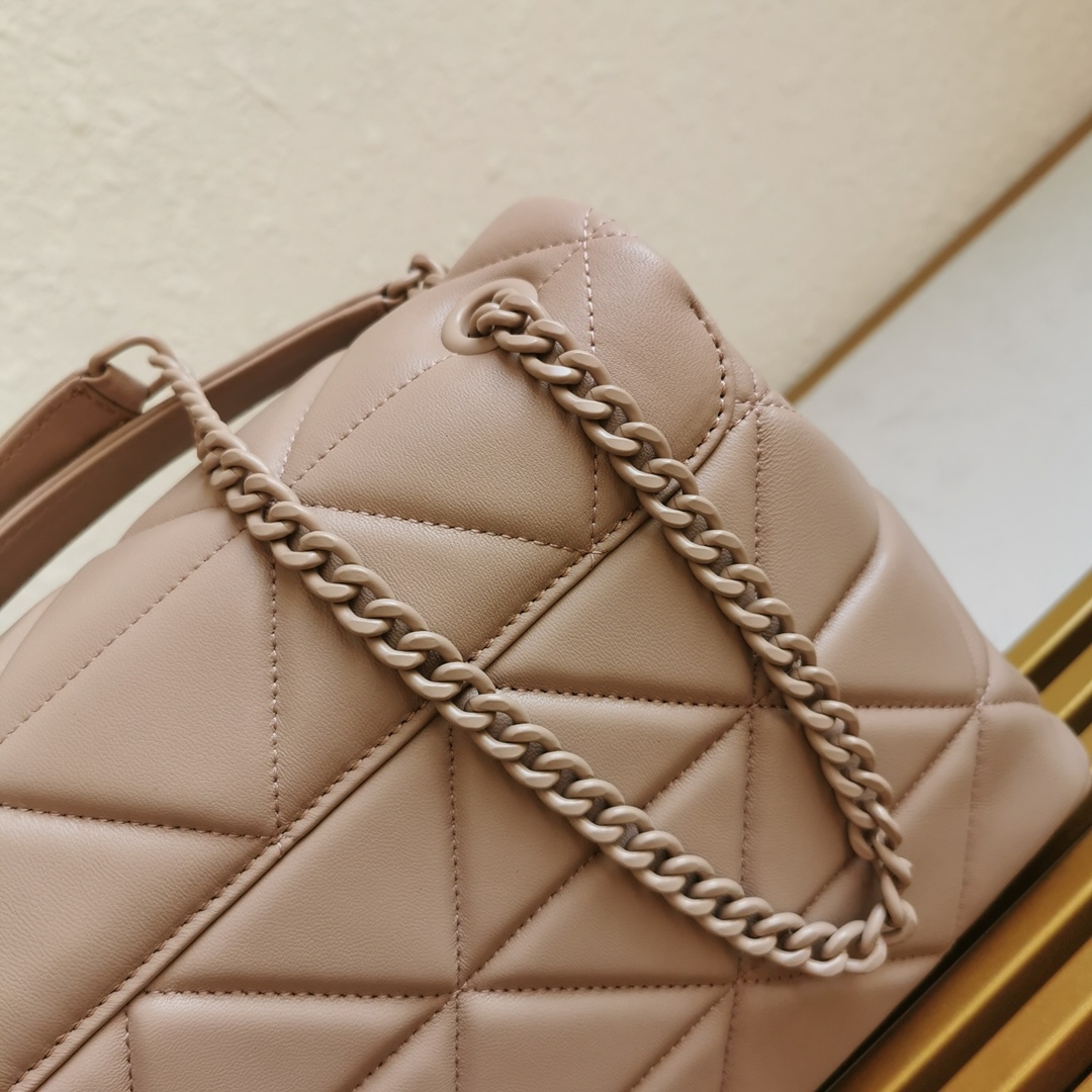 Pra*a large nappa leather Pra*a spectrum bag powder beige 1bd231 27 × 18.5 × 9 cm