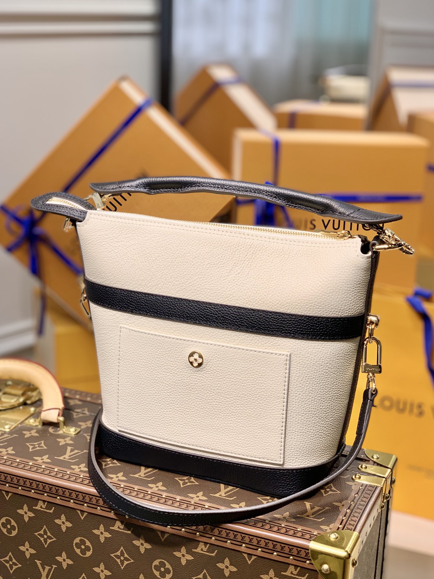 l0vis Vvtt0n cruiser pm cream and black m57813 25 x 22.5 x 13 cm