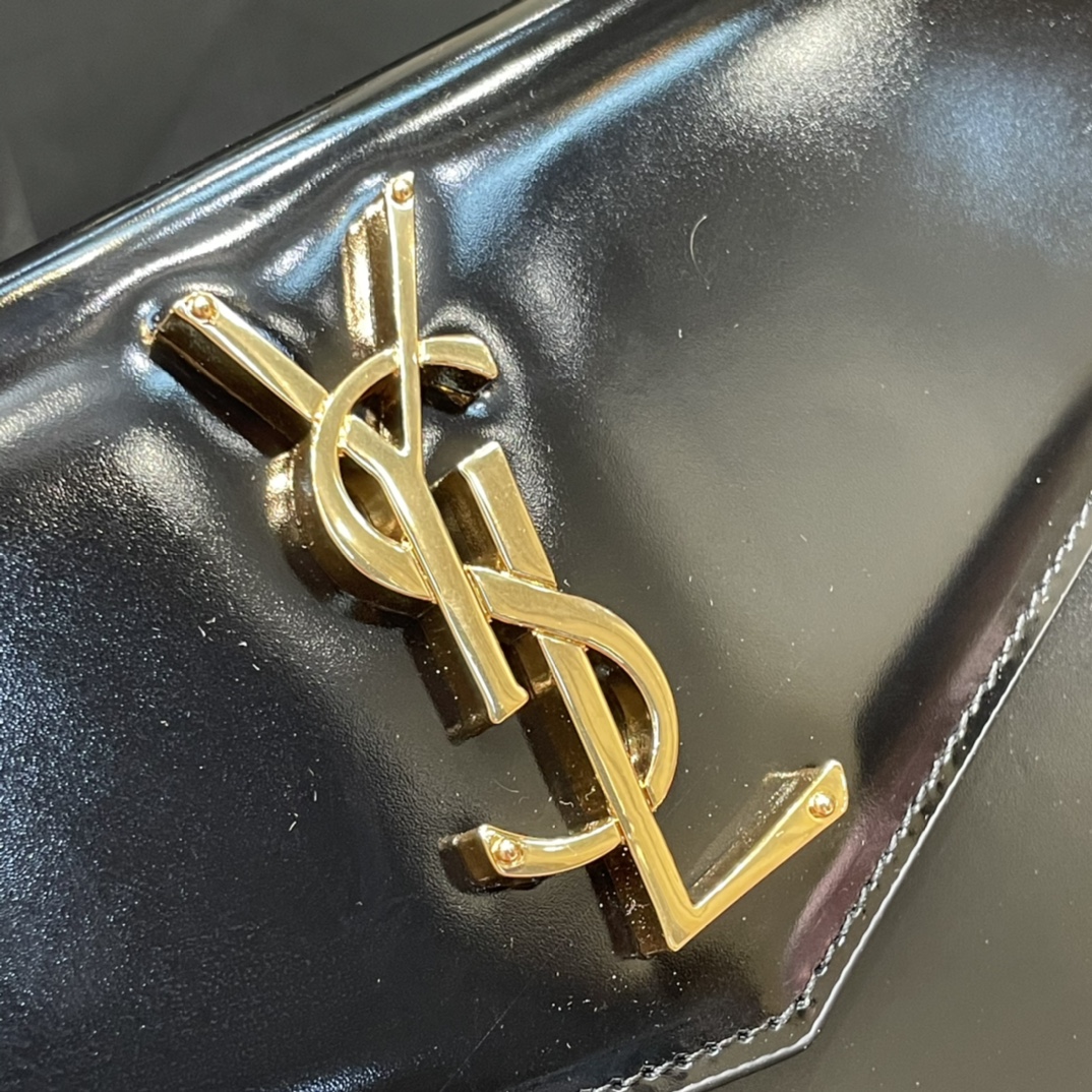 Y51 uptown pouch in shiny embossed leather black 565739 27 × 16 × 2 cm