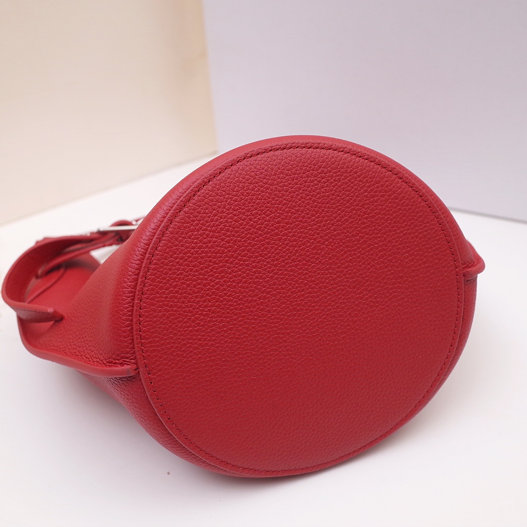 Ce1i*e big bag nano bucket in smooth calfskin red 187243a4t 21 x 15 x 15 cm