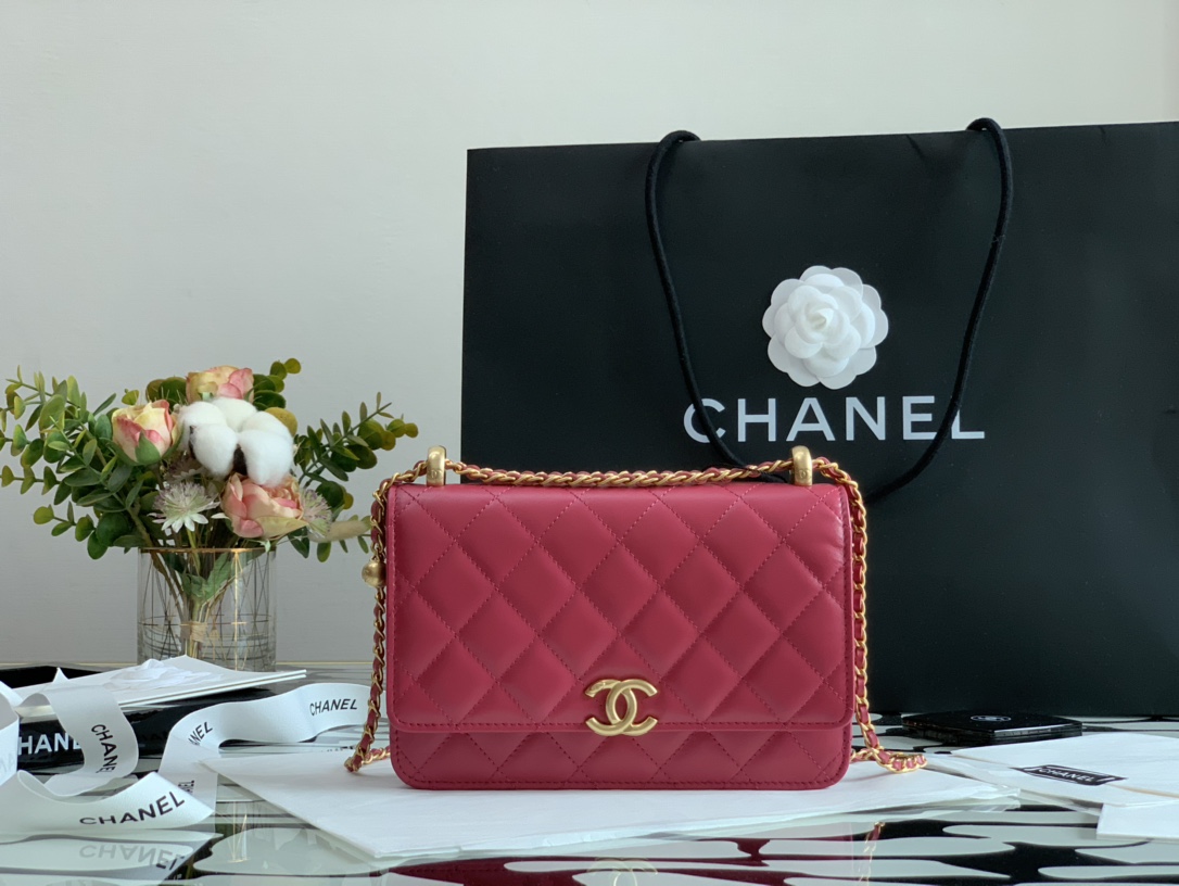 Ch**el wallet on chain calfskin & gold-tone metal red ap2289 19cm