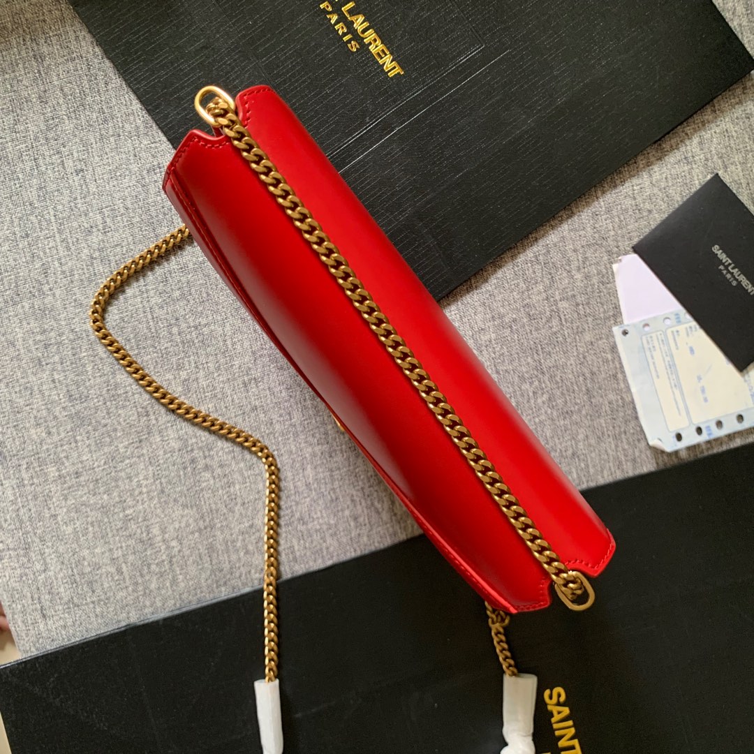 Y51 cassandra monogram clasp bag in grain de poudre embossed leather rouge eros 532750 22 x 16.5 x 5.5 cm