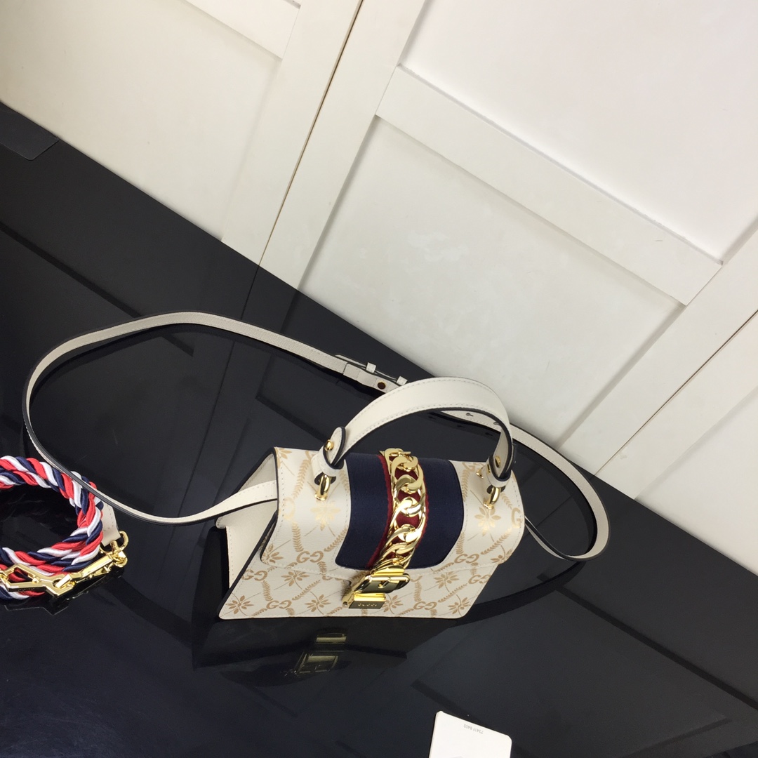 Gvc*1 small sylvie chain bag white leather 470270 20 x 14 x 8 cm