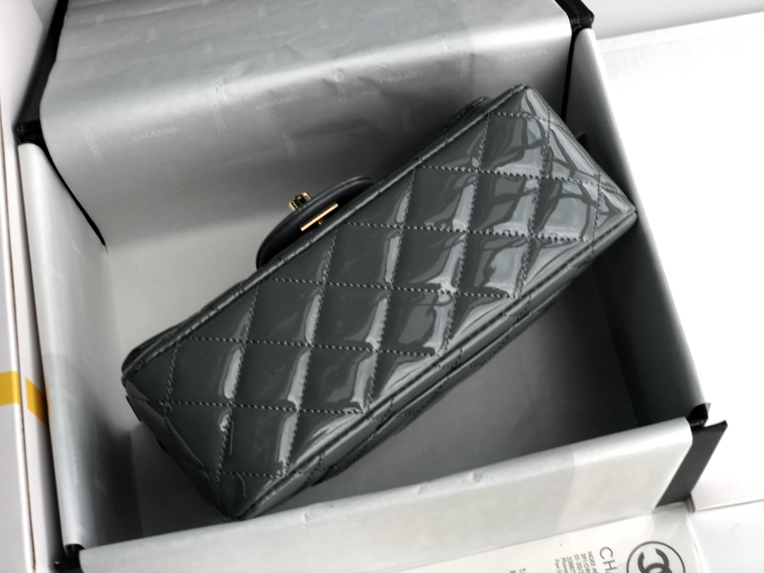 Ch**el cf mini patent calfskin & golden metal grey bag 20cm