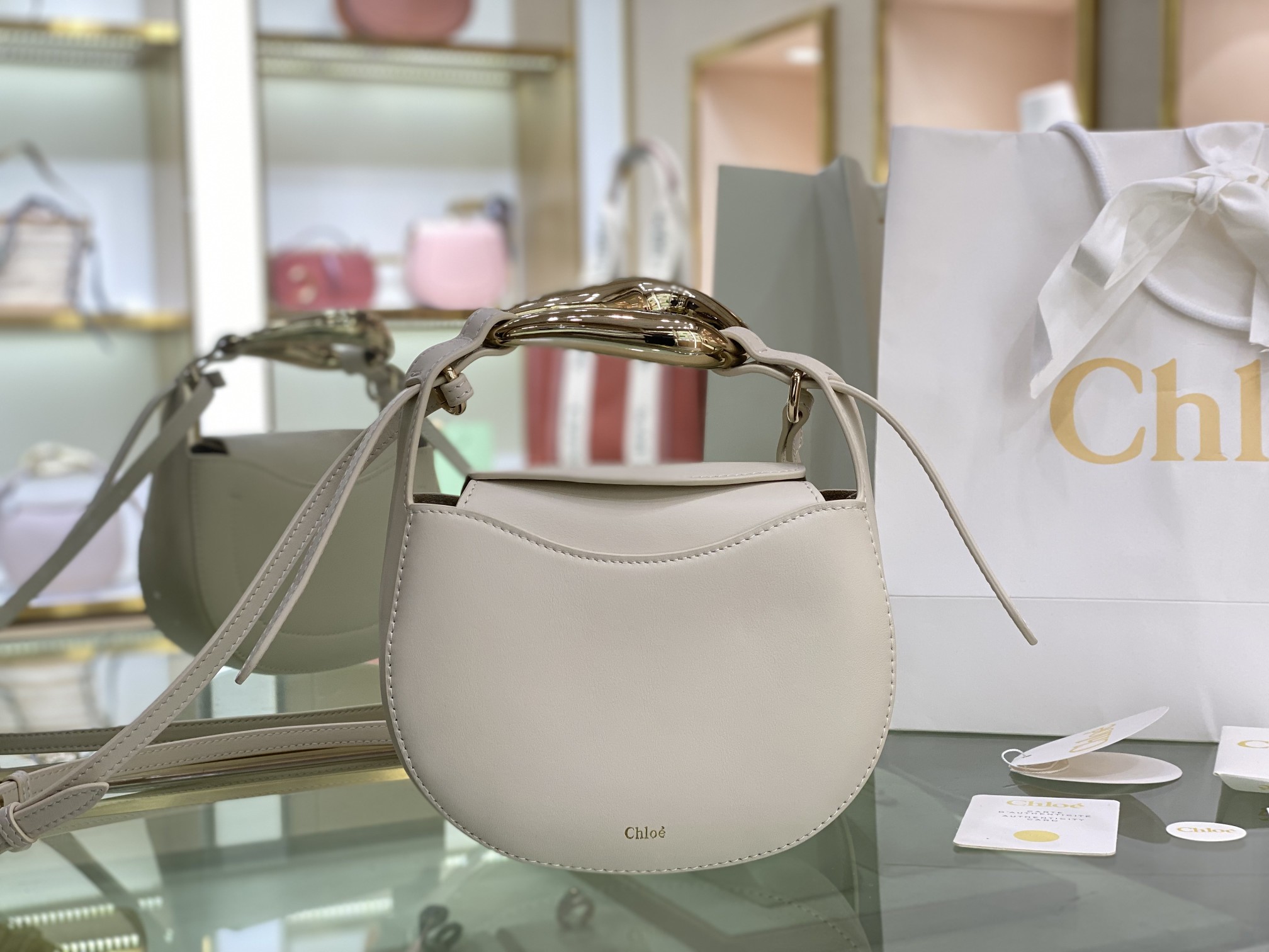 CHLOE KISS SMALL BAG Grain Calfskin White CHC21US350 20 x 26 x 8 cm