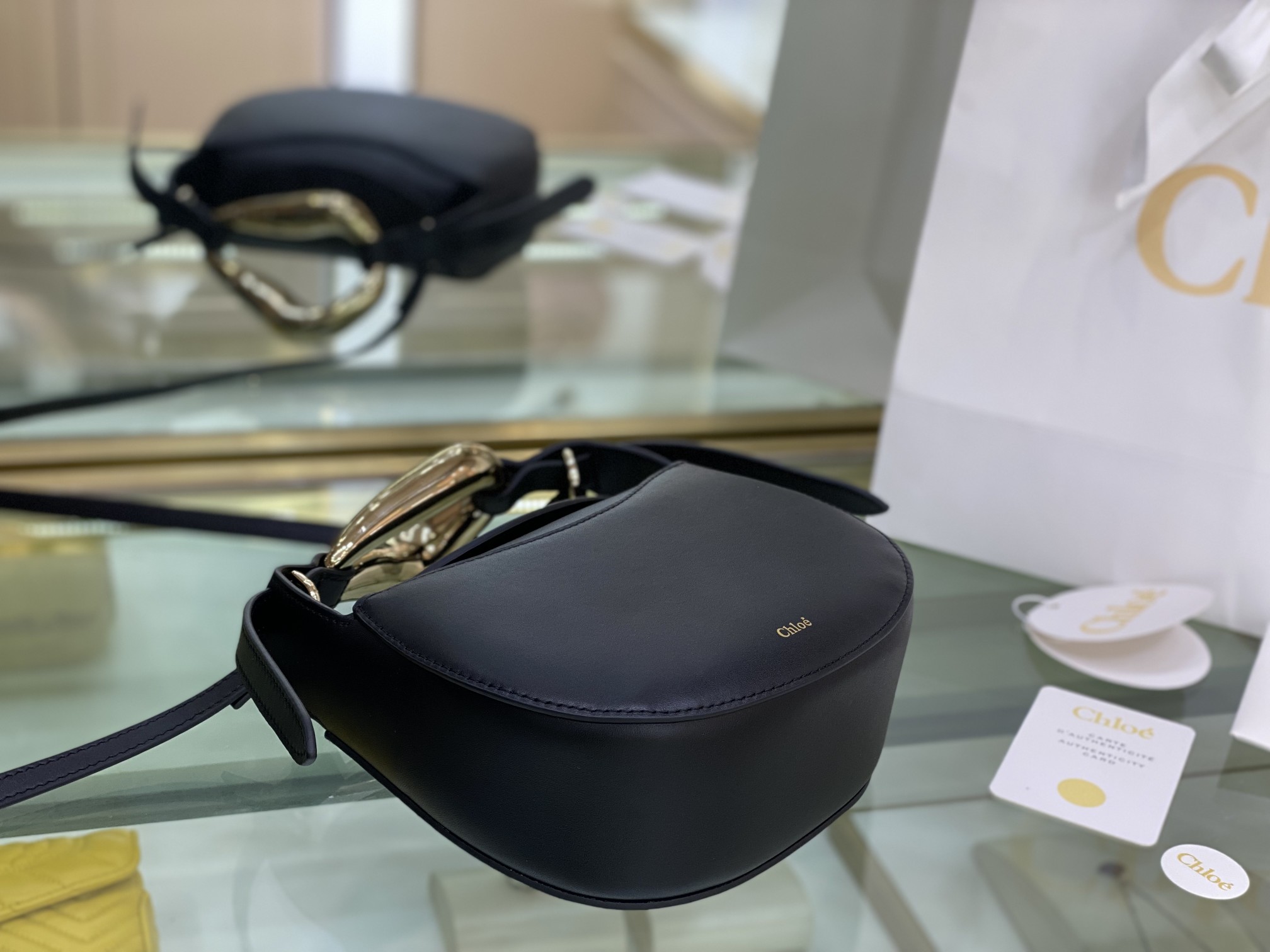 CHLOE KISS SMALL BAG Grain Calfskin Full Black CHC21US350 20 x 26 x 8 cm