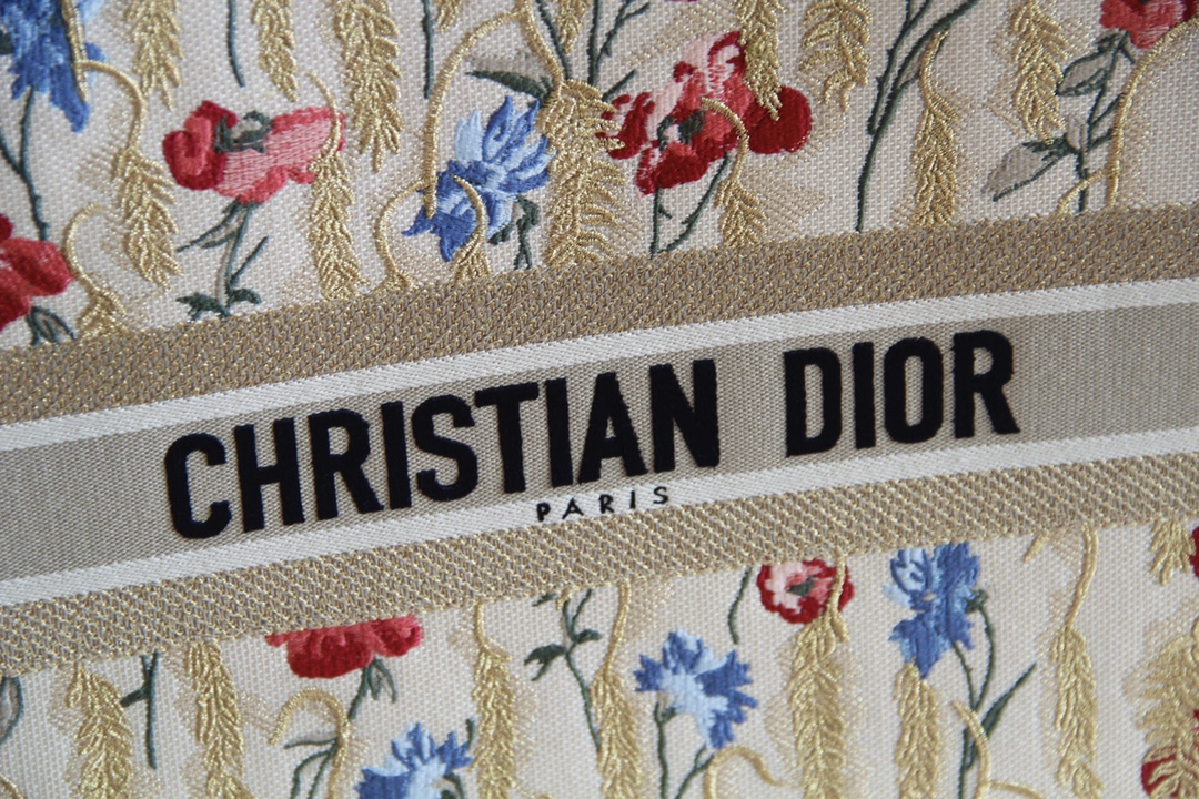 D10r large book tote beige multicolor hibiscus embroidery m1286 41.5 x 35 x 18 cm