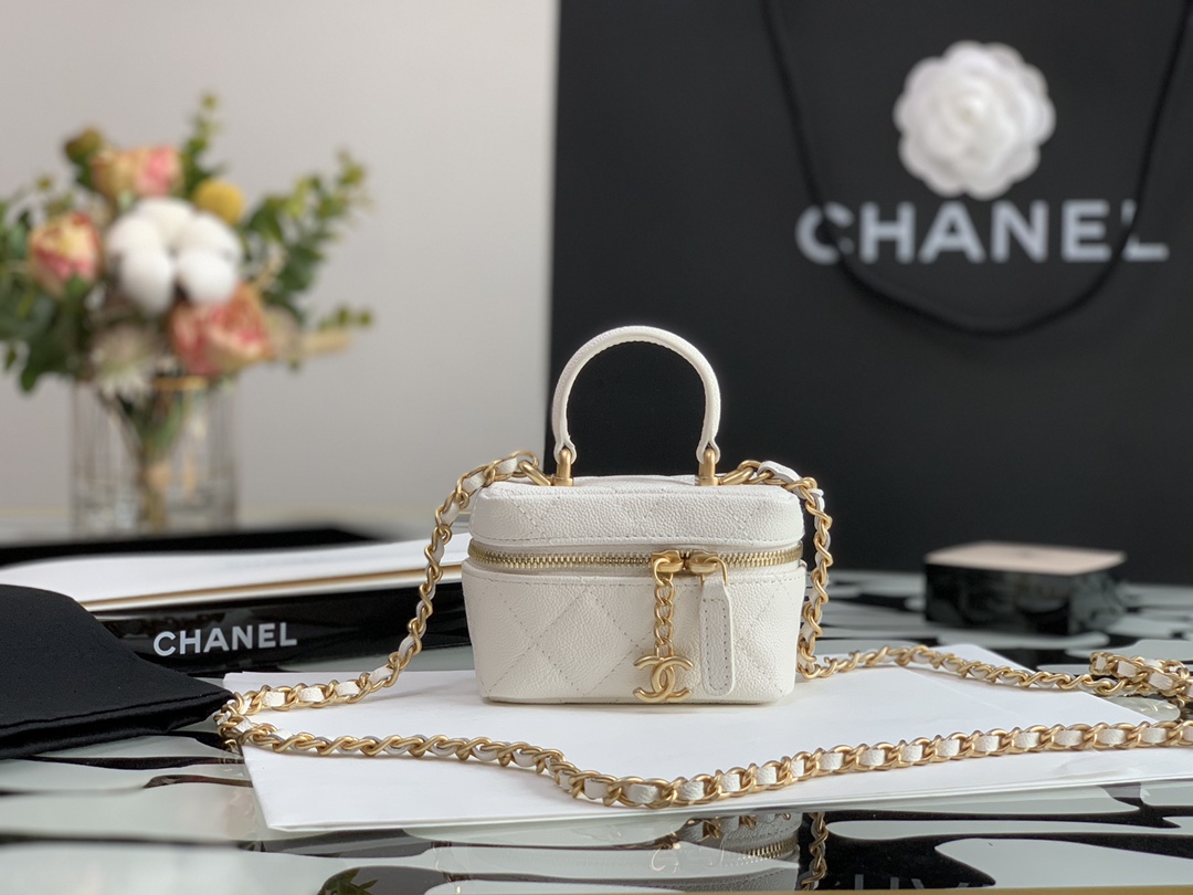 Ch**el small vanity with chain white ap2194 12 × 11.5 × 7 cm