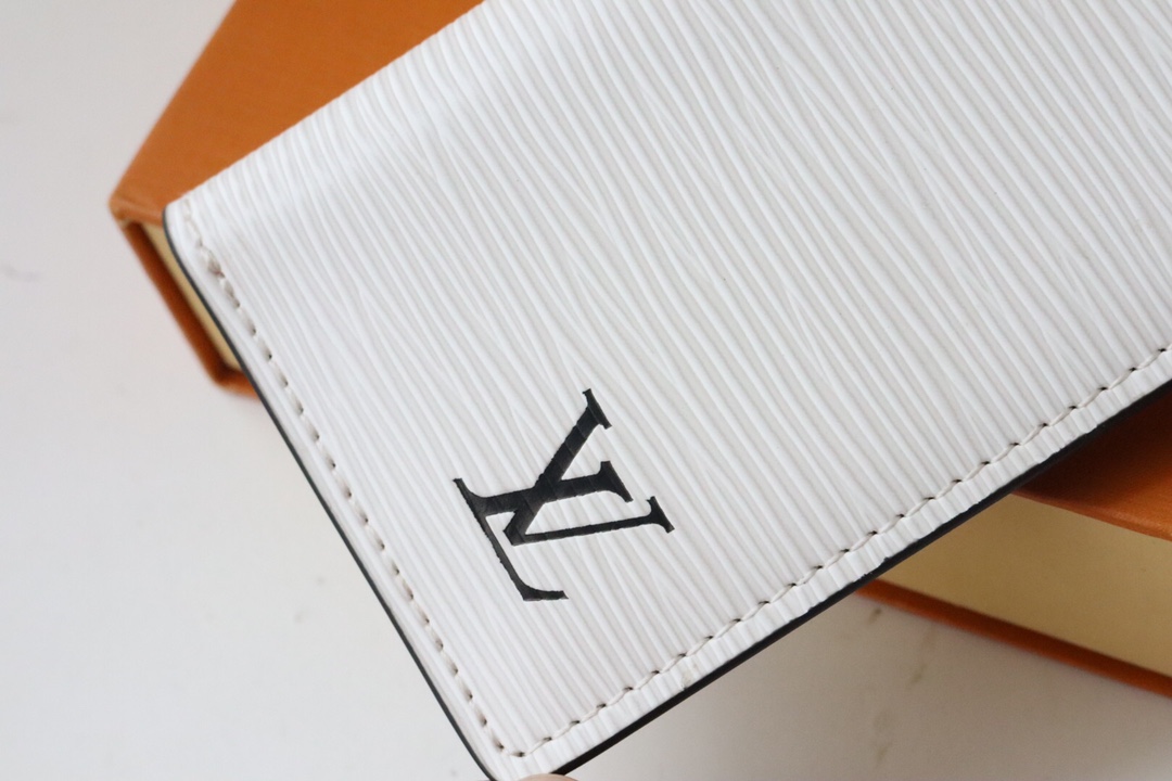l0vis Vvtt0n pocket organizer epi leather white m80768 8 x 11 x 1 cm