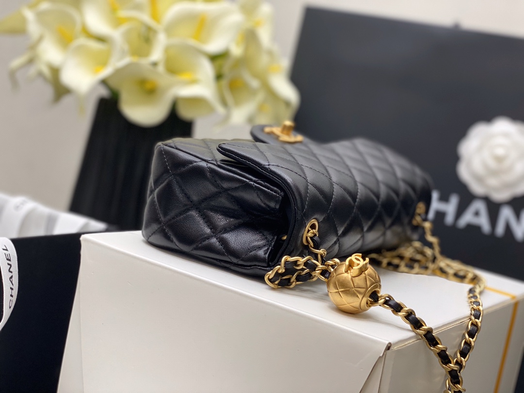Ch**el charm strap flap bag lambskin black as1787 17 x 20 cm