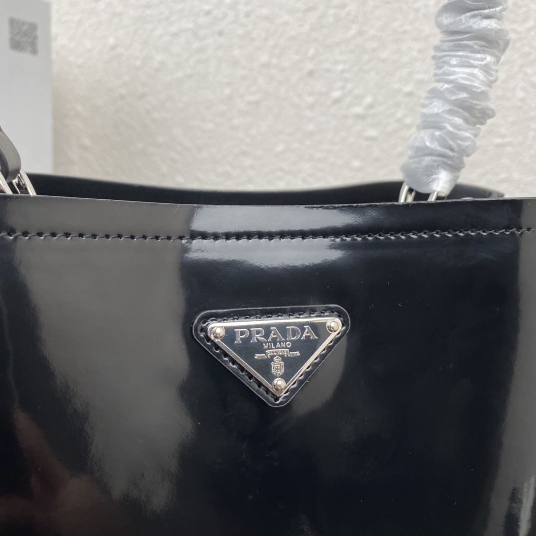 Pra*a panier nappa lining brushed leather bag black 1ba319 22 x 23 x 13 cm