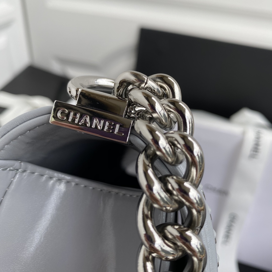 Ch**el medium quilted lambskin metal hardware grey a67086 15 x 25 x 9 cm