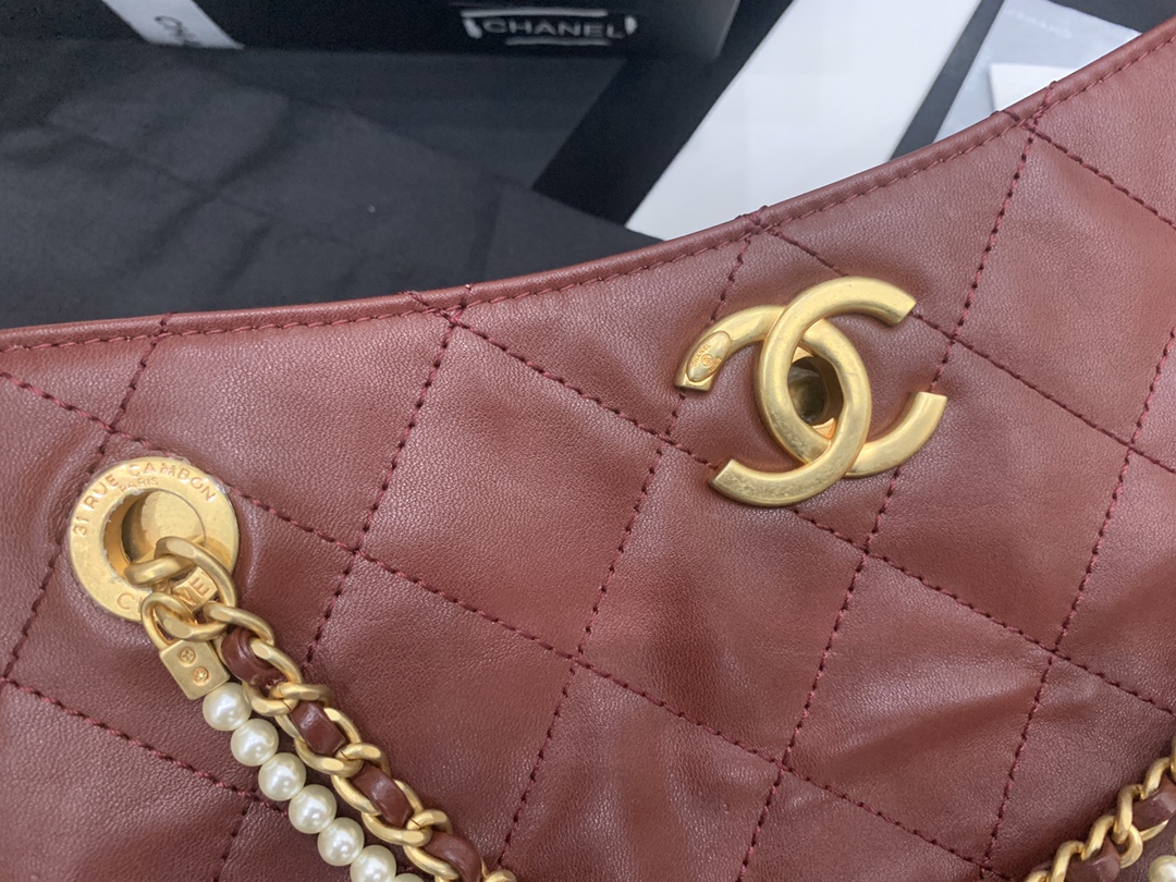Ch**el calfskin crystal pearls shopping bag red as2213 34 x 25 x 5 cm