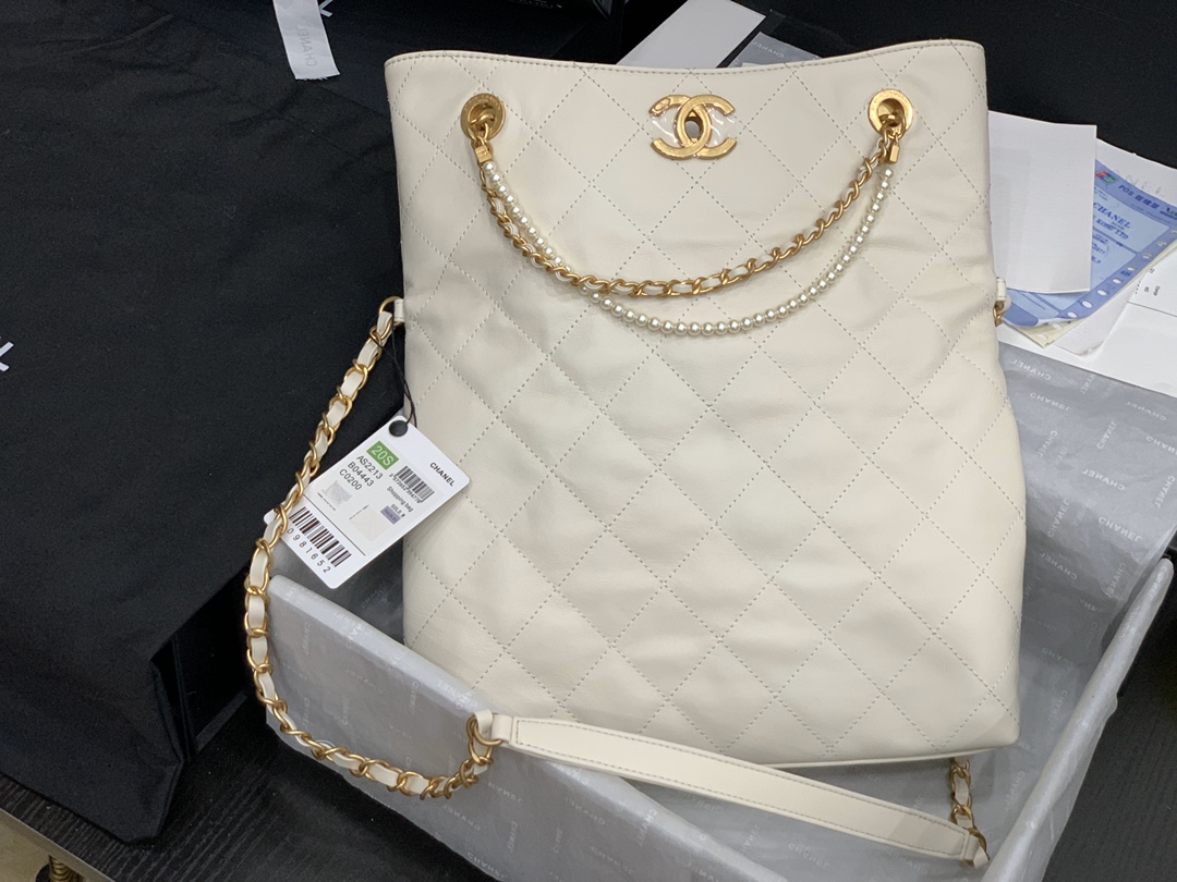 Ch**el calfskin crystal pearls shopping bag white as2213 34 x 25 x 5 cm