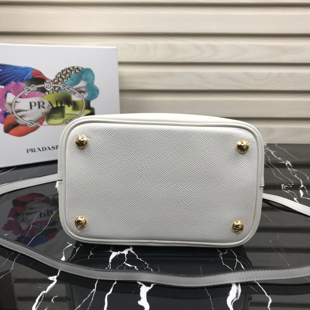 Pra*a medium panier saffiano leather bag white and black 1ba212 22 × 23 × 13 cm