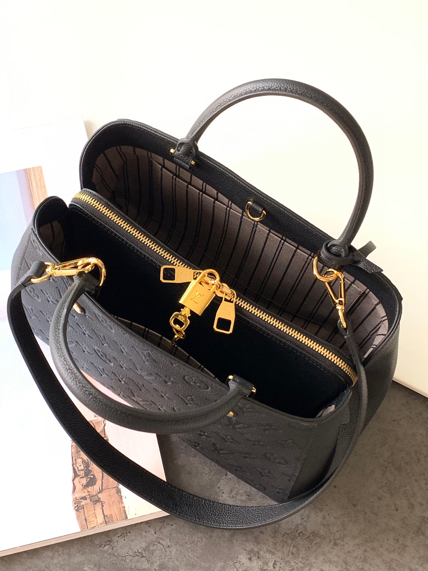 l0vis Vvtt0n montaigne mm monogram empreinte leather black m41048 33 × 23 × 15 cm