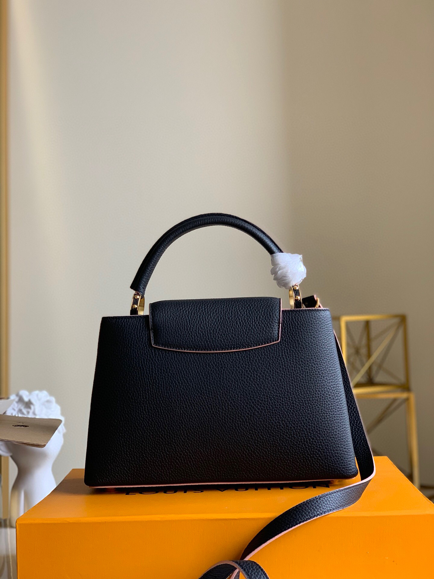 l0vis Vvtt0n capucines mm taurillon leather black m42259 31 × 21 × 11 cm