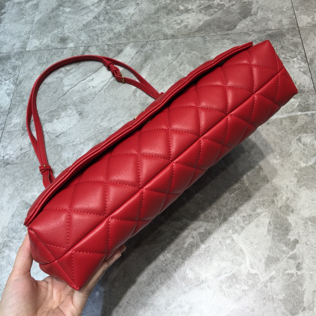 ba1en*iaga large buckle shoulder bag D1am0nd pattern leather golden metal red 37 x 8 x 29 cm