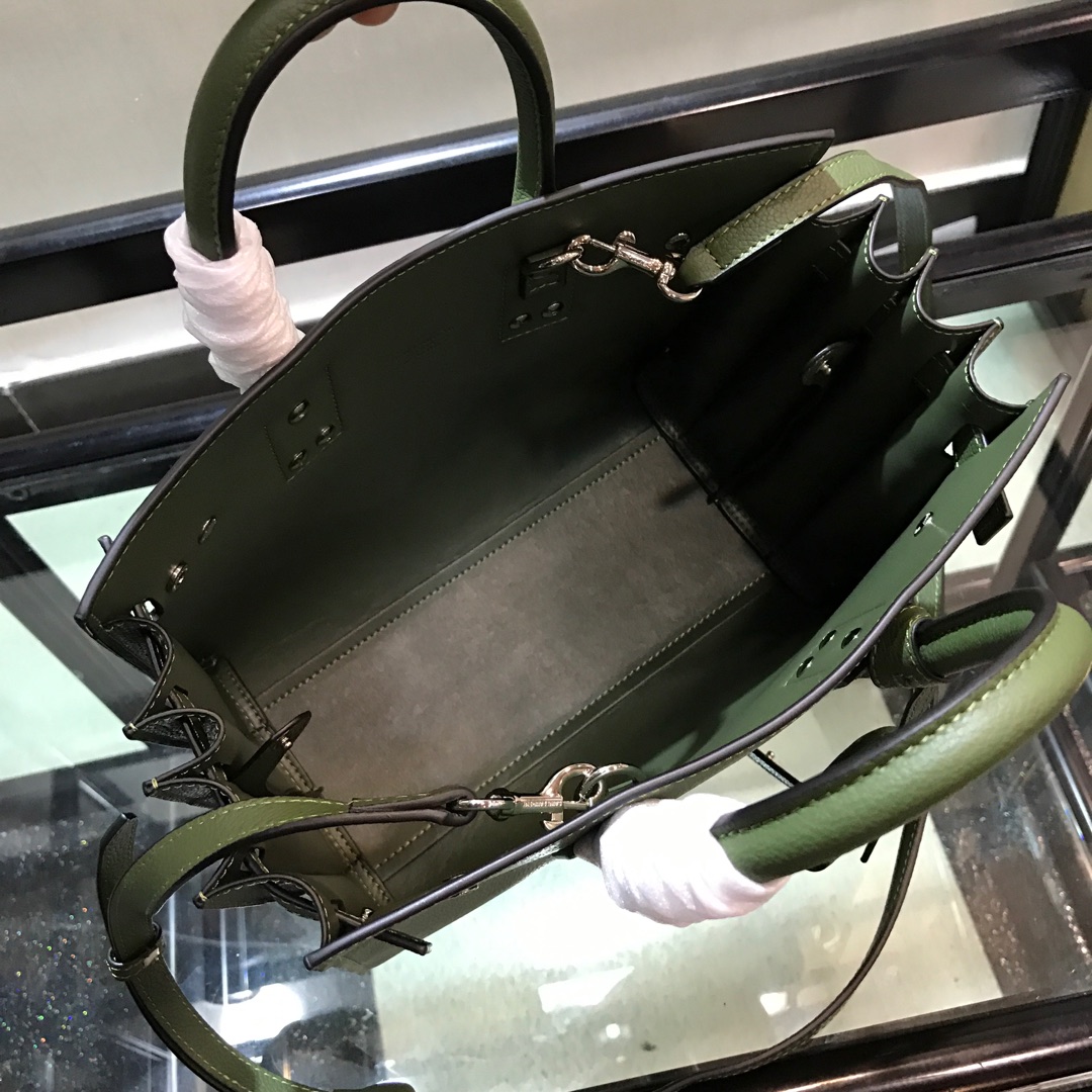 Y51 baby classic sac de jour in grained leather dark green 421863 26 x 21 x 13 cm