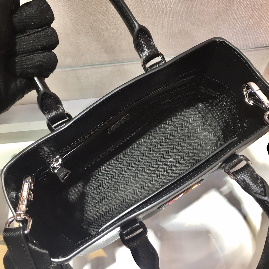 Pra*a mini galleria saffiano leather bag black 1ba296 23 x 16.5 x 10 cm