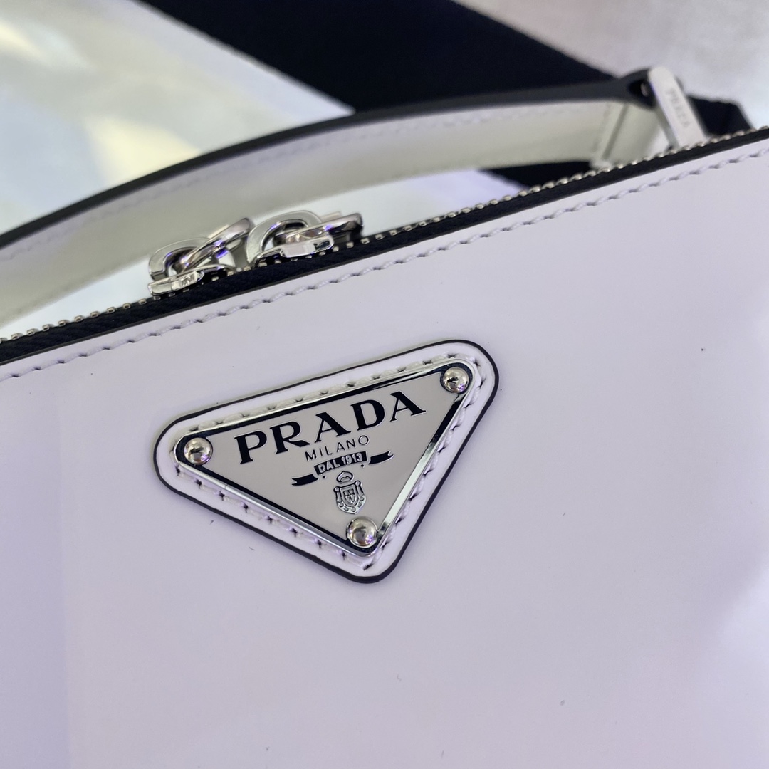 Pra*a brique saffiano leather cross-body bag white 2vh069 22 x 16 x 6 cm
