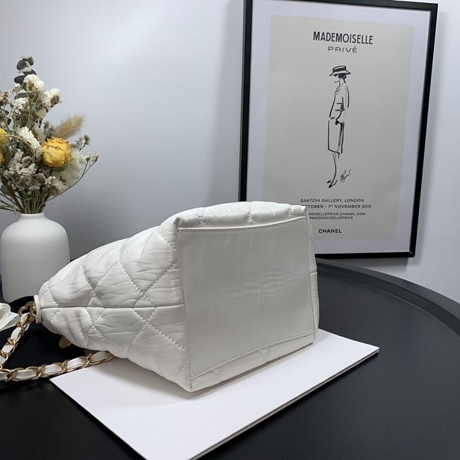 Ch**el hobo bag white as2480 15 x 12.5 x 18 cm