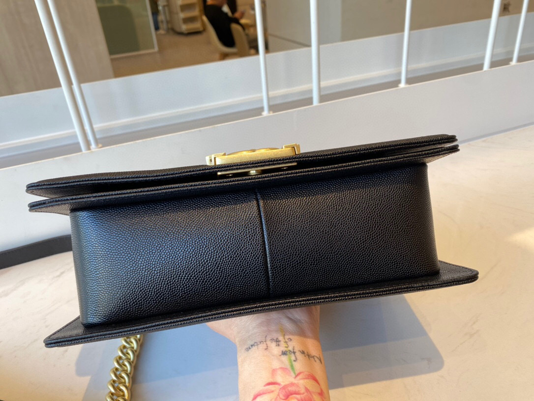 Ch**el boy handbag grained calfskin & ruthenium-golden metal black a67086 25 cm